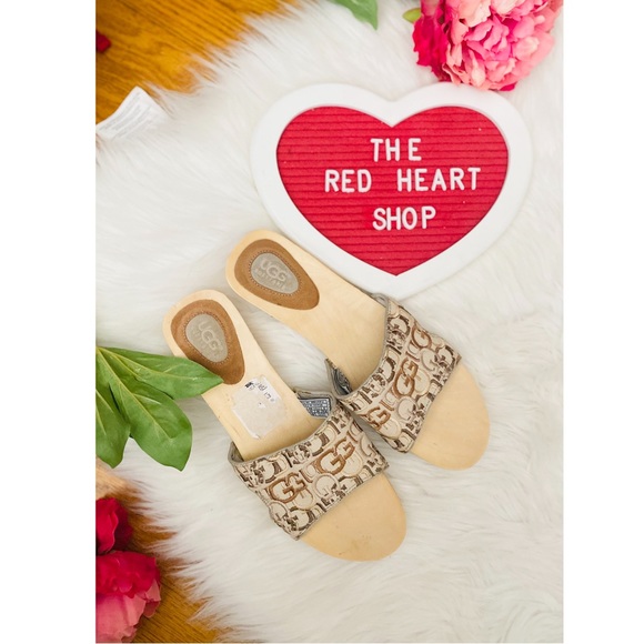 UGG Logo Sandals - Picture 4 of 6